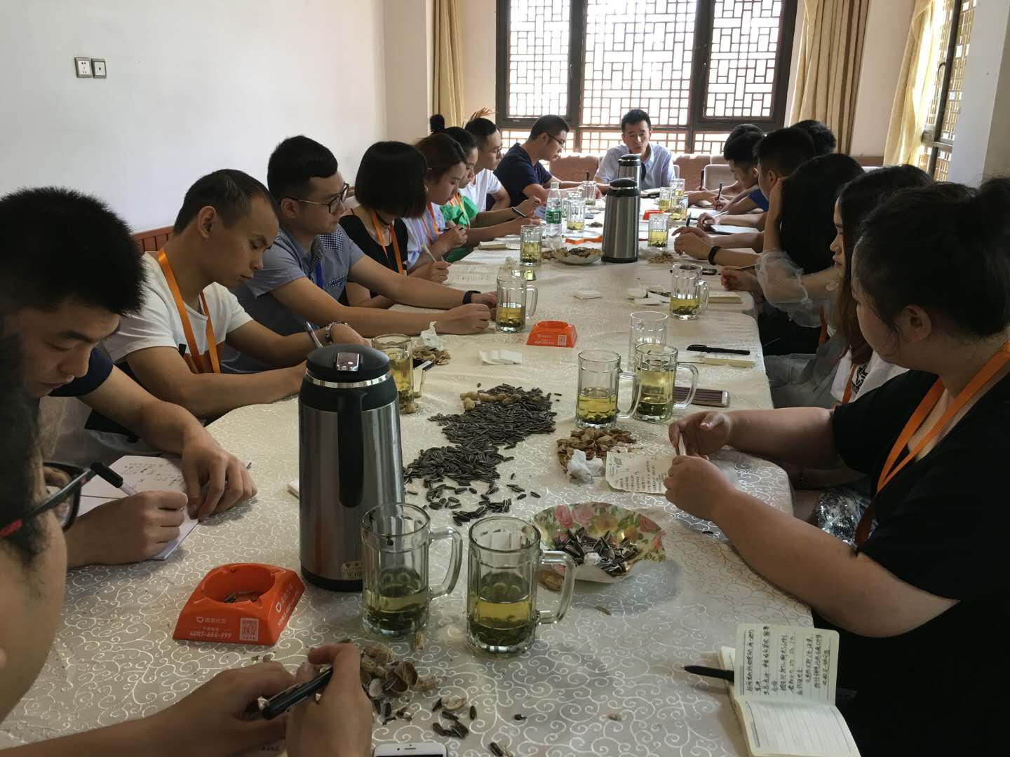 八月公司團建聚餐，放飛夢想把握未來_公司新聞動態-常見問題-四川成都小程序及網站建設與設計制作_微信公眾號開發_專業網絡seo優化推廣營銷公司
